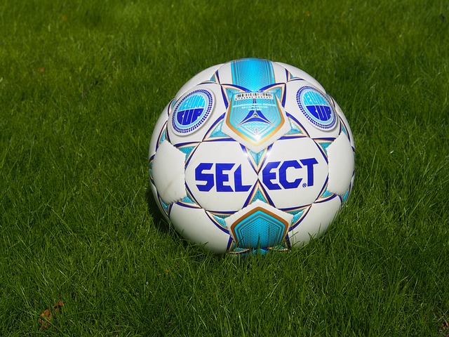 里夫斯：看到詹姆斯在场上全速奔跑，这会促使你跟上他的步伐